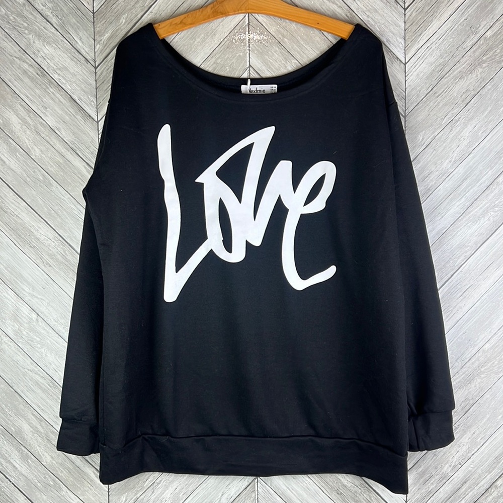 NWT Nextmia Love Sweatshirt